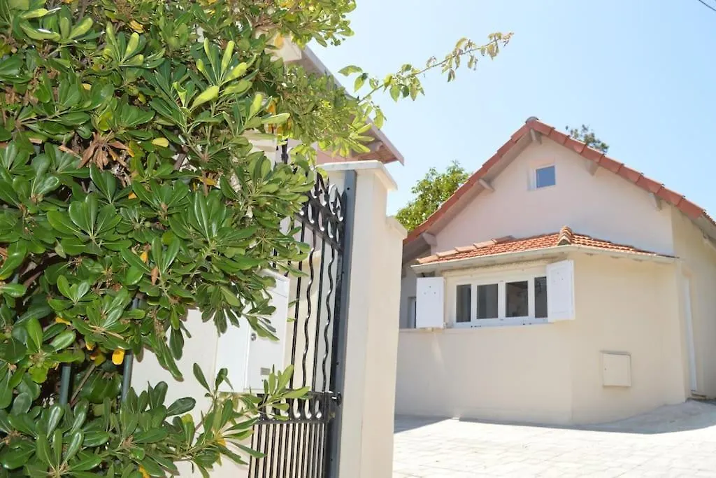 Petite Maison En Centre-Ville Antibes Apartment